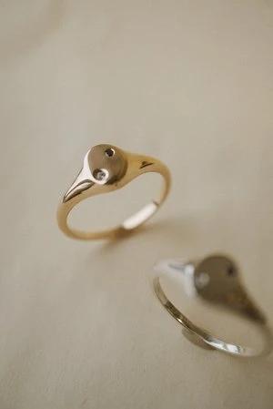 Foe & DearUnisex Foe And Dear Yin Yang Signet Ring - Gold/Silver 8 Foe & DearUnisex Foe And Dear Yin Yang Signet Ring - Gold/Silver - Image 8