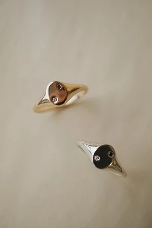 Foe & DearUnisex Foe And Dear Yin Yang Signet Ring - Gold/Silver 9 Foe & DearUnisex Foe And Dear Yin Yang Signet Ring - Gold/Silver - Image 9