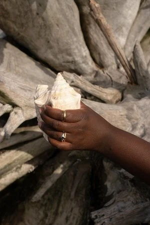 Foe & DearUnisex Foe And Dear Yin Yang Signet Ring - Gold/Silver 3 Foe & DearUnisex Foe And Dear Yin Yang Signet Ring - Gold/Silver - Image 3