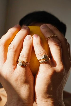 Foe & DearUnisex Foe And Dear Yin Yang Signet Ring - Gold/Silver 7 Foe & DearUnisex Foe And Dear Yin Yang Signet Ring - Gold/Silver - Image 7
