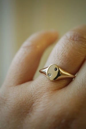 Foe & DearUnisex Foe And Dear Yin Yang Signet Ring - Gold/Silver 6 Foe & DearUnisex Foe And Dear Yin Yang Signet Ring - Gold/Silver - Image 6