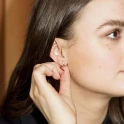 Skomer StudioCurve Earrings - 9kt Gold -Norse Projects Sales Skomer Studio Curve Earrings 9kt Gold 20231027133947