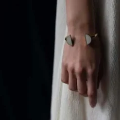 KiberaUnisex Kibera Halfmoon Split Bracelet - Natural 8 KiberaUnisex Kibera Halfmoon Split Bracelet - Natural -Norse Projects Sales Unisex Kibera Halfmoon Split Bracelet Natural 20230812003812 1