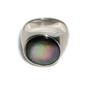 Tarin ThomasEverett Ring - BLACK MOTHER OF PEARL 1 Tarin ThomasEverett Ring - BLACK MOTHER OF PEARL