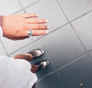 Tarin ThomasEverett Ring - BLACK MOTHER OF PEARL 3 Tarin ThomasEverett Ring - BLACK MOTHER OF PEARL - Image 3