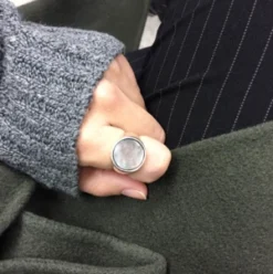 Tarin ThomasEverett Ring - BLACK MOTHER OF PEARL 10 Tarin ThomasEverett Ring - BLACK MOTHER OF PEARL -Norse Projects Sales Unisex Tarin Thomas Everett Ring BLACK MOTHER OF PEARL 20191010201001